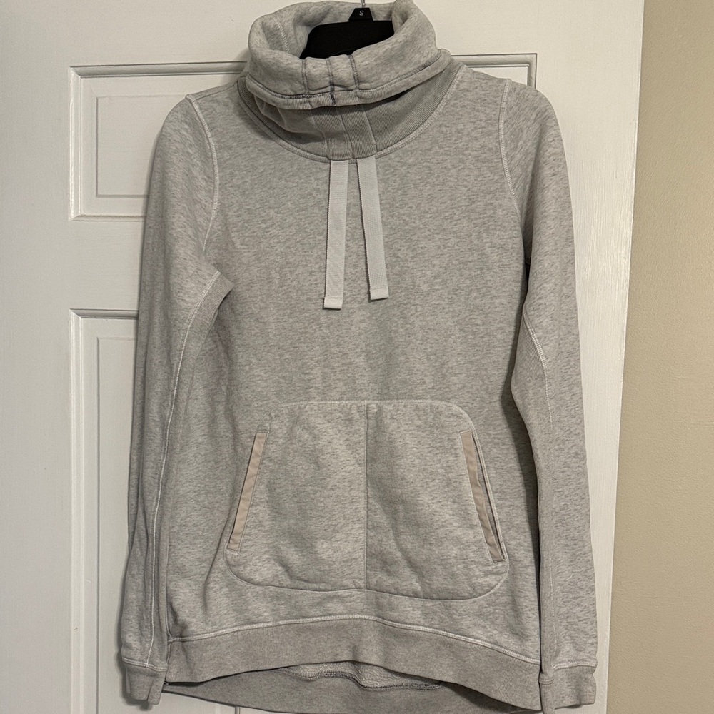 NWOT Lululemon Athletica Light Gray Pullover